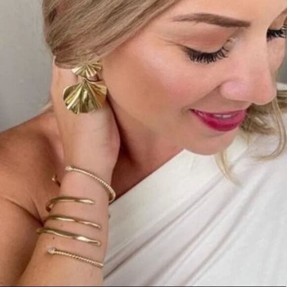 stella dotβ~ hardware cuff ~ gold & clear delicate - Picture 3 of 5